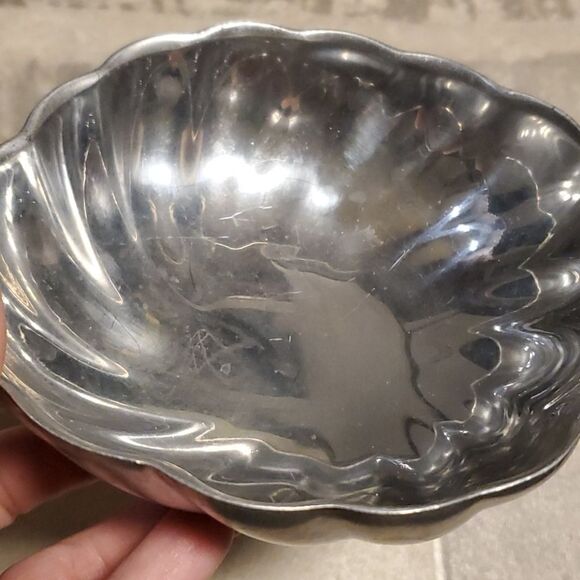 GUC Wilton Armetale SM Eddy Serving Bowl - Picture 2 of 4